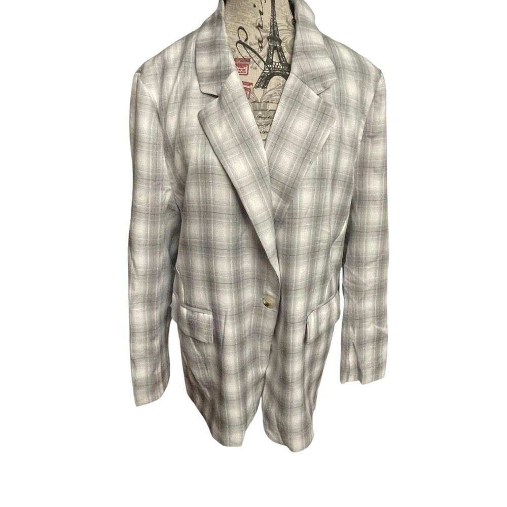 Classic Gray Plaid Women's Blazer